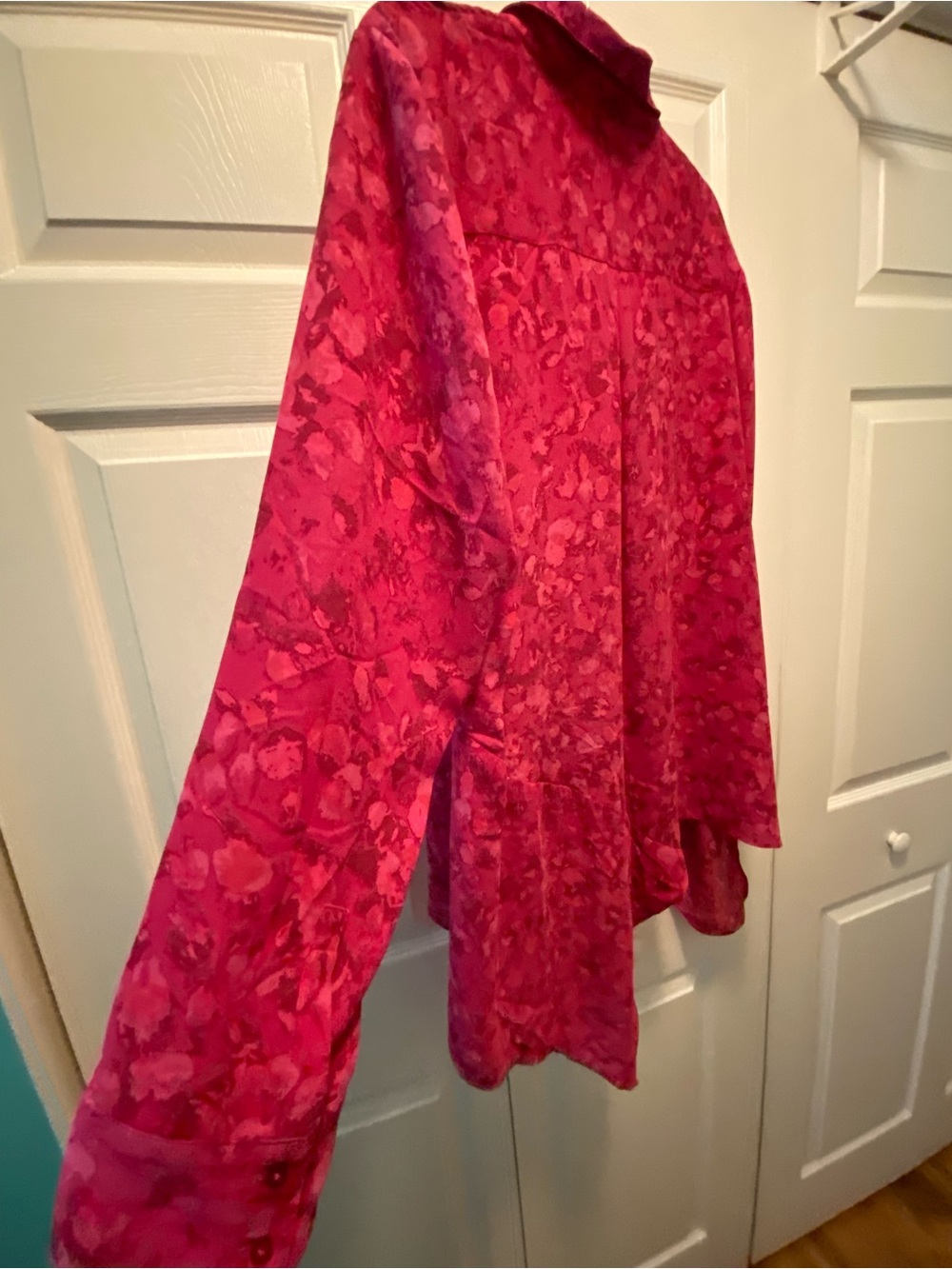 Halston Women’s Pink Abstract Floral Button Down Blouse Asymmetrical Hem XL - Picture 13 of 15